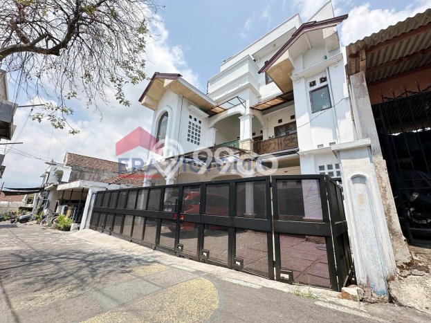 For Sale Rumah 5 Kamar Lokasi Strategis Bagus dan Strategis di Batu For Sale Rumah 5 Kamar Lokasi Strategis Bagus dan Strategis di Batu