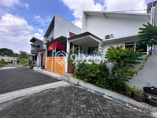 Dijual Rumah 4 Kamar Lokasi Ideal Nyaman dan Strategis di Blimbing Dijual Rumah 4 Kamar Lokasi Ideal Nyaman dan Strategis di Blimbing
