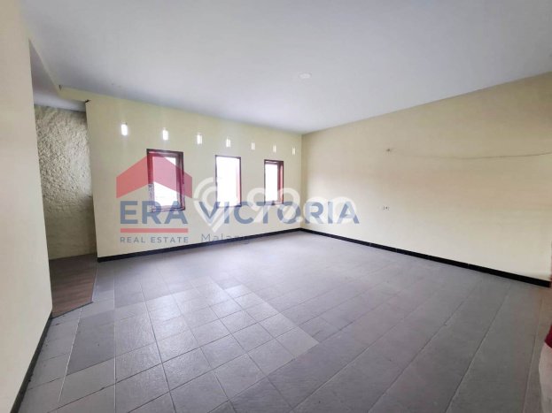 Lokasi terbaik! Rumah siap pakai dikontrakkan di Pakis LB 280m2 Lokasi terbaik! Rumah siap pakai dikontrakkan di Pakis LB 280m2