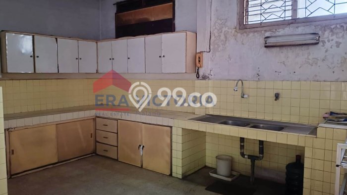 Rumah Strategis di , 6 KM, Lingkungan Nyaman, LT 537m2m² Bangunan 800m2m² Rumah Strategis di , 6 KM, Lingkungan Nyaman, LT 537m2m² Bangunan 800m2m²