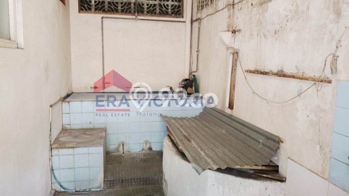 Rumah Strategis di , 6 KM, Lingkungan Nyaman, LT 537m2m² Bangunan 800m2m² Rumah Strategis di , 6 KM, Lingkungan Nyaman, LT 537m2m² Bangunan 800m2m²