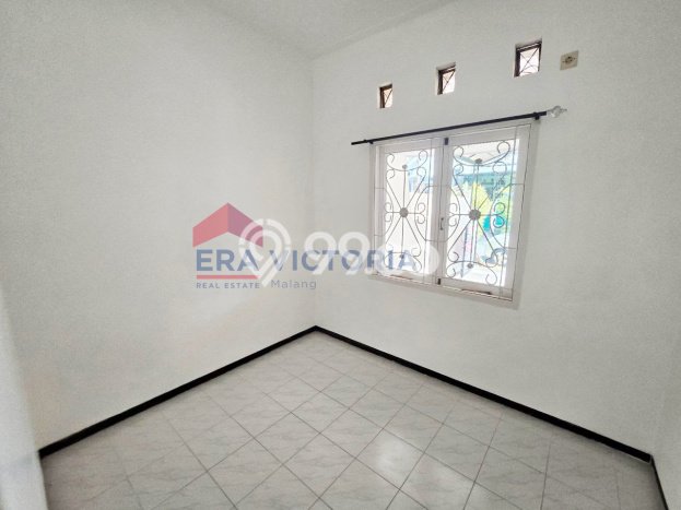 Disewakan! Rumah 2 Kamar Tidur &
1 Kamar Mandi di Dieng, Malang Disewakan! Rumah 2 Kamar Tidur &
1 Kamar Mandi di Dieng, Malang