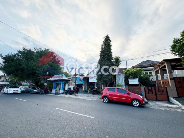 Lokasi strategis! Rumah siap huni disewakan di Klojen LB 200m2 Lokasi strategis! Rumah siap huni disewakan di Klojen LB 200m2