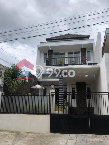 Hunian Cantik Modern Lb 228m2 di Batu, Batu Hunian Cantik Modern Lb 228m2 di Batu, Batu