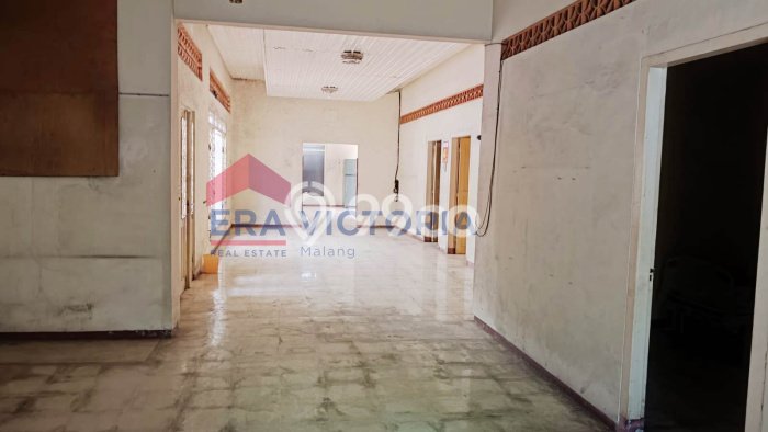 Rumah Strategis di , 6 KM, Lingkungan Nyaman, LT 537m2m² Bangunan 800m2m² Rumah Strategis di , 6 KM, Lingkungan Nyaman, LT 537m2m² Bangunan 800m2m²
