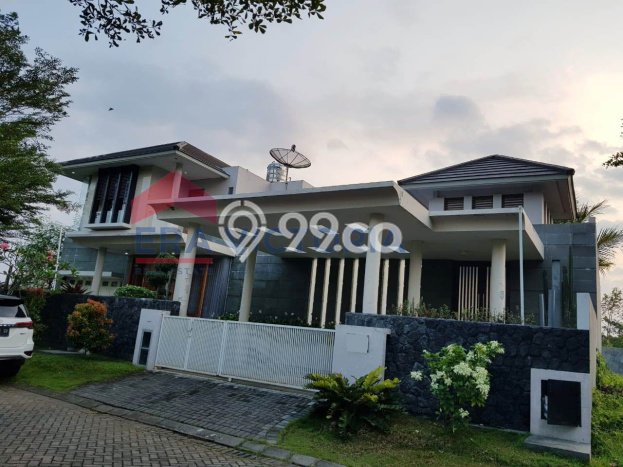 Lokasi strategis! Rumah siap pakai disewakan di Blimbing LB 372m2 Lokasi strategis! Rumah siap pakai disewakan di Blimbing LB 372m2