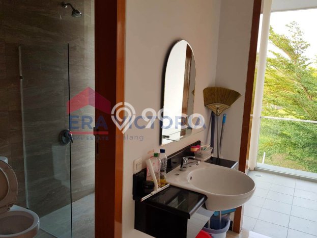 Lokasi strategis! Rumah siap pakai disewakan di Blimbing LB 372m2 Lokasi strategis! Rumah siap pakai disewakan di Blimbing LB 372m2