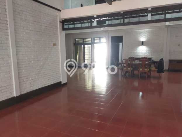 Rumah Elit Modern Tanpa Renovasi di Buah Batu Bandung Rumah Elit Modern Tanpa Renovasi di Buah Batu Bandung
