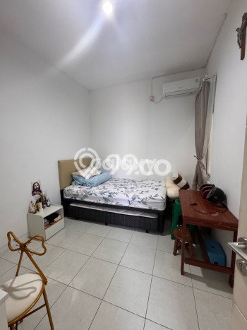 Rumah 2 KT 1 KM di Kawasan Taman, Sidoarjo Rumah 2 KT 1 KM di Kawasan Taman, Sidoarjo