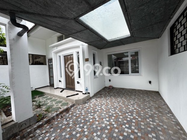 Rumah Modern 3 KT di Citraland Surabaya Unfurnished Rumah Modern 3 KT di Citraland Surabaya Unfurnished