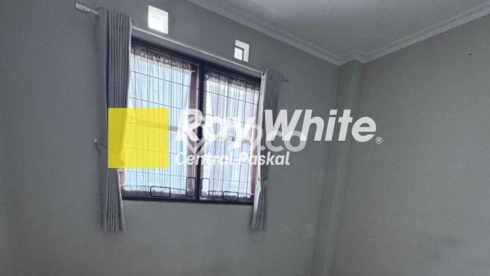 Disewakan Rumah Murah di Setra Duta Bandung dengan 6 KT Disewakan Rumah Murah di Setra Duta Bandung dengan 6 KT