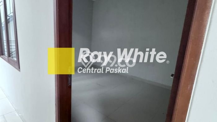 Disewakan Rumah Murah di Setra Duta Bandung dengan 6 KT Disewakan Rumah Murah di Setra Duta Bandung dengan 6 KT