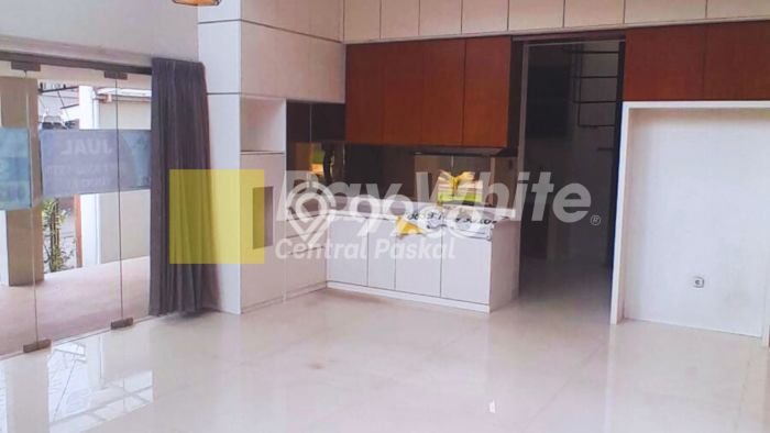 Rumah Luxury Modern Tanpa Renovasi di Sudirman Bandung Rumah Luxury Modern Tanpa Renovasi di Sudirman Bandung