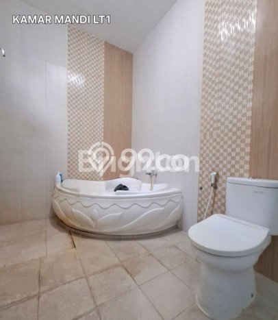Rumah Elit Modern Tanpa Renovasi di Jelambar Jakarta Barat Rumah Elit Modern Tanpa Renovasi di Jelambar Jakarta Barat