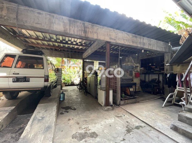Area Ramai! Gudang Dijual di Mlati untuk Bisnis Luas Bangunan 350m2 Area Ramai! Gudang Dijual di Mlati untuk Bisnis Luas Bangunan 350m2