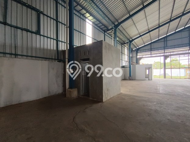 LOKASI PREMIUM! Gudang di Buayan, Luas 1960m2m², Area Niaga LOKASI PREMIUM! Gudang di Buayan, Luas 1960m2m², Area Niaga