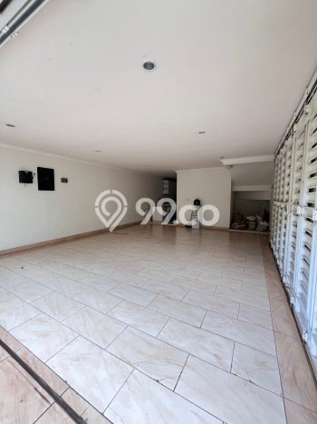 Sewa Rumah Nyaman LT 600m2 / LB 850m2 di Kemang, Jakarta Selatan Sewa Rumah Nyaman LT 600m2 / LB 850m2 di Kemang, Jakarta Selatan