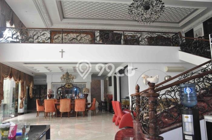 Siap Huni Hunian Elit 7 Kamar di Cilandak Dekat ke Mana Saja Siap Huni Hunian Elit 7 Kamar di Cilandak Dekat ke Mana Saja