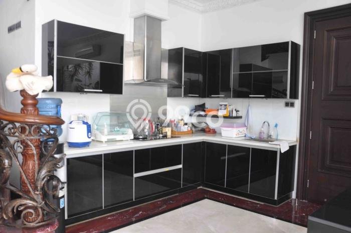Siap Huni Hunian Elit 7 Kamar di Cilandak Dekat ke Mana Saja Siap Huni Hunian Elit 7 Kamar di Cilandak Dekat ke Mana Saja