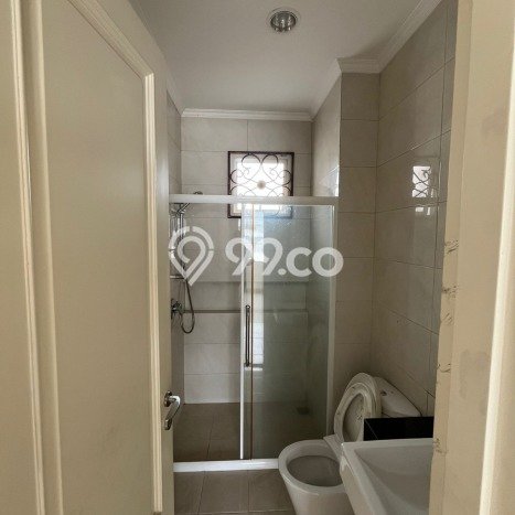 Disewakan! Rumah 3 Kamar Tidur &
3 Kamar Mandi di Green Lake City, Jakarta Barat Disewakan! Rumah 3 Kamar Tidur &
3 Kamar Mandi di Green Lake City, Jakarta Barat