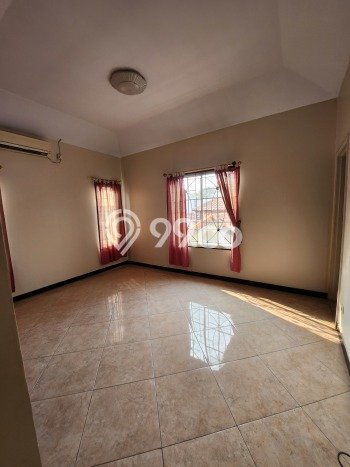 Rumah di , 3 KM, Dekat Fasilitas Umum, LT 200m2m² Bangunan 250m2m² Rumah di , 3 KM, Dekat Fasilitas Umum, LT 200m2m² Bangunan 250m2m²