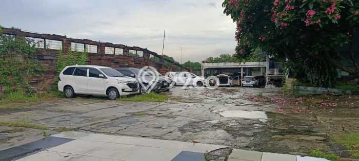 Unit Komersial Paling Strategis di Serpong Tangerang Selatan dengan LB 900m2 Unit Komersial Paling Strategis di Serpong Tangerang Selatan dengan LB 900m2