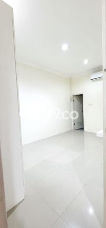 For Sale Hunian Rumah Terawat 3 Kamar di Pakuwon City, Surabaya For Sale Hunian Rumah Terawat 3 Kamar di Pakuwon City, Surabaya
