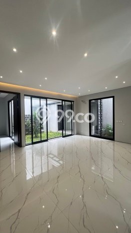 Rumah Modern LB/LT 325m2/210m2 Dijual di Citraland, Surabaya Rumah Modern LB/LT 325m2/210m2 Dijual di Citraland, Surabaya