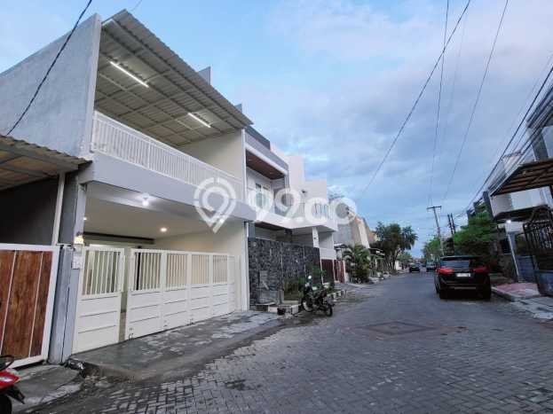 Rumah Luas Asri 4 KT Siap Huni di Mulyosari Surabaya Rumah Luas Asri 4 KT Siap Huni di Mulyosari Surabaya