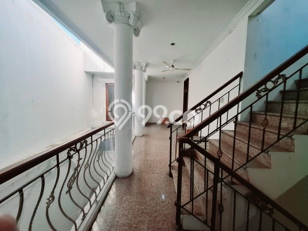 Rumah Bagus Siap Pakai Di Menteng Luas 450m2 Lokasi Strategis Rumah Bagus Siap Pakai Di Menteng Luas 450m2 Lokasi Strategis