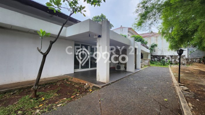 Siap Huni Rumah Mewah 4 Kamar di Kebayoran Baru Dekat ke Mana Saja Siap Huni Rumah Mewah 4 Kamar di Kebayoran Baru Dekat ke Mana Saja