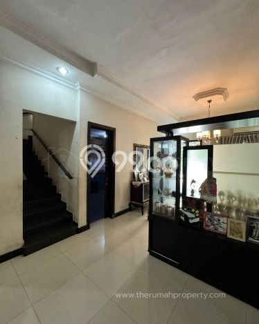 Rumah Mewah LB 240m2 Siap Huni Desain Elegan di Pulomas, Jakarta Timur Rumah Mewah LB 240m2 Siap Huni Desain Elegan di Pulomas, Jakarta Timur