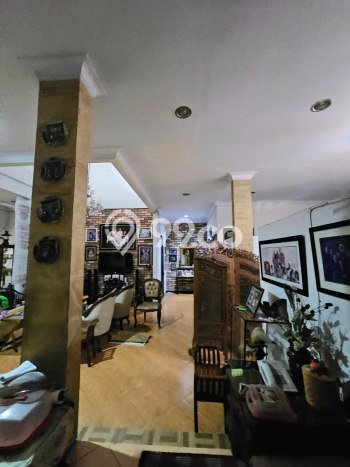Siap Huni Rumah Mewah 5 Kamar di Kebayoran Baru Dekat ke Mana Pun Siap Huni Rumah Mewah 5 Kamar di Kebayoran Baru Dekat ke Mana Pun