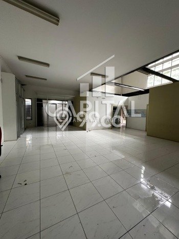 Komersial Disewa di Bandung dengan LB 500m2 Area Komersial Ramai Komersial Disewa di Bandung dengan LB 500m2 Area Komersial Ramai