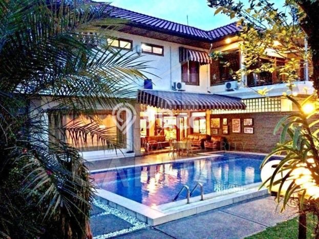 Rumah Elit Modern Tanpa Renovasi di Geger Kalong Bandung Rumah Elit Modern Tanpa Renovasi di Geger Kalong Bandung