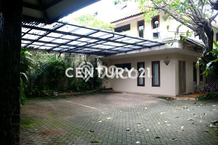 Ready to Use! Luxury House LT 860m2 Desain Elegan di Pondok Labu Ready to Use! Luxury House LT 860m2 Desain Elegan di Pondok Labu