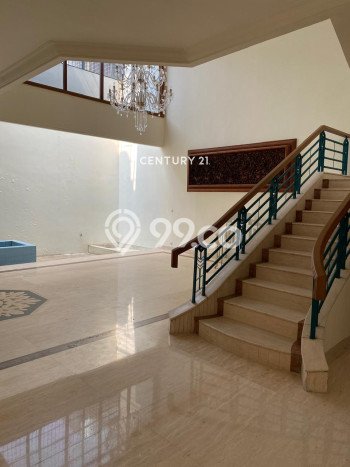 Ready to Use! Luxury House LT 240m2 Desain Elegan di Pulomas Ready to Use! Luxury House LT 240m2 Desain Elegan di Pulomas