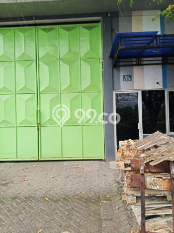LOKASI STRATEGIS! Gudang Kawasan Sidoarjo, Luas 288m2m², Area Bisnis, Jalan Utama LOKASI STRATEGIS! Gudang Kawasan Sidoarjo, Luas 288m2m², Area Bisnis, Jalan Utama
