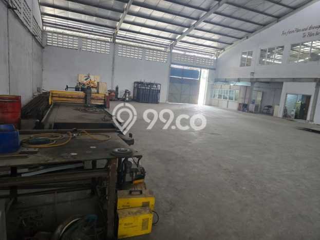 LOKASI PREMIUM! Gudang Area Komersial Kawasan Jatake, Luas 3700m², Siap Bisnis LOKASI PREMIUM! Gudang Area Komersial Kawasan Jatake, Luas 3700m², Siap Bisnis