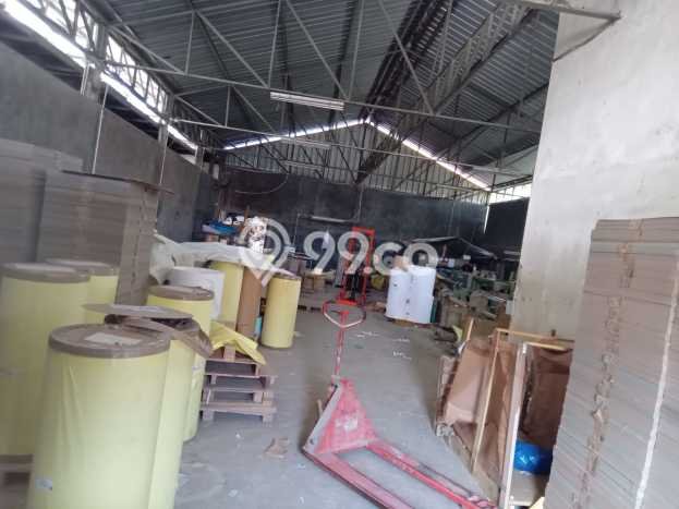 LOKASI STRATEGIS! Gudang di Cipondoh, Luas 600m², Area Komersial, Jalan Utama LOKASI STRATEGIS! Gudang di Cipondoh, Luas 600m², Area Komersial, Jalan Utama