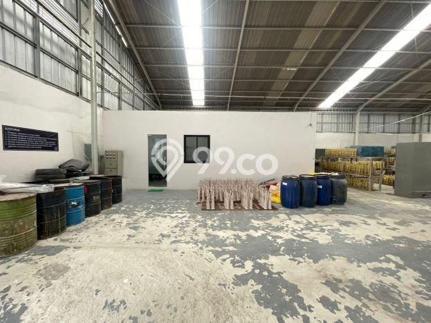 Gudang Area Bisnis Kawasan Jati Uwung, Luas 800m², Siap Operasional Gudang Area Bisnis Kawasan Jati Uwung, Luas 800m², Siap Operasional