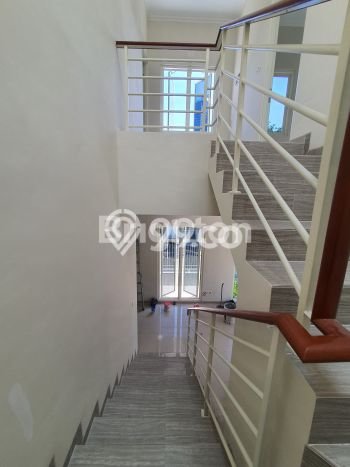 Rumah Modern Minimalis 4 KT Bisa Langsung Pindah di Tenggilis Mejoyo Rumah Modern Minimalis 4 KT Bisa Langsung Pindah di Tenggilis Mejoyo