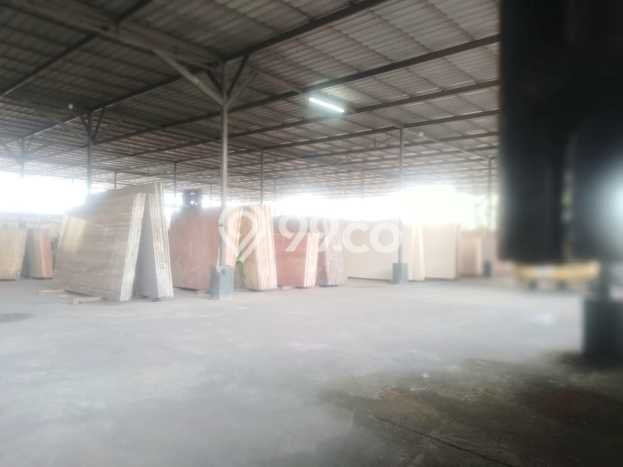 Unit Gudang Paling Strategis di Cipondoh Tangerang dengan LB 2400m2 Unit Gudang Paling Strategis di Cipondoh Tangerang dengan LB 2400m2