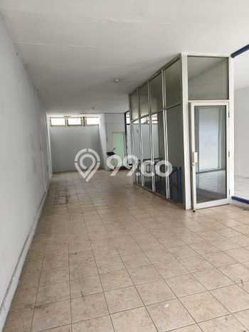 Ruko untuk Disewa di Pusat Jakarta Selatan Luas Bangunan 600m2 Ruko untuk Disewa di Pusat Jakarta Selatan Luas Bangunan 600m2
