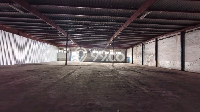 Gudang Disewa di Tangerang dengan LB 1200m2 Area Komersial Ramai Gudang Disewa di Tangerang dengan LB 1200m2 Area Komersial Ramai