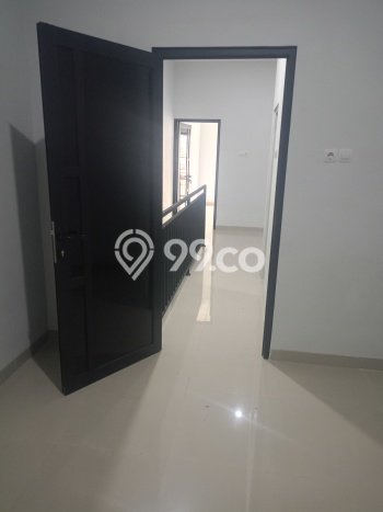 Rumah Strategis Modern Lb 100m2 di Ciracas, Jakarta Timur Rumah Strategis Modern Lb 100m2 di Ciracas, Jakarta Timur