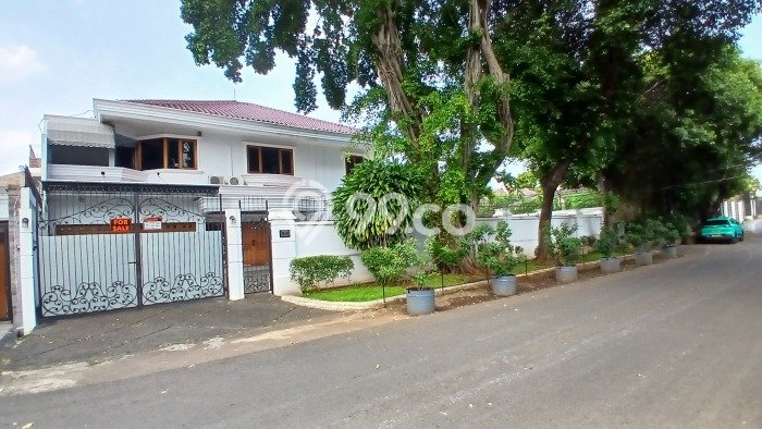 For Sale! Premium House LT 1300m2 Desain Elegan di Kemang For Sale! Premium House LT 1300m2 Desain Elegan di Kemang