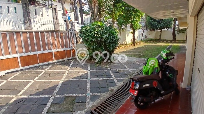 Rumah Bagus Disewakan di Kemang, Jakarta Selatan LT 1400m2, LB 750m2 Rumah Bagus Disewakan di Kemang, Jakarta Selatan LT 1400m2, LB 750m2