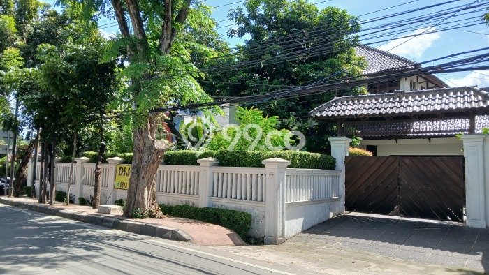 Ready to Use! Premium House LT 1000m2 Desain Modern di Pejaten Ready to Use! Premium House LT 1000m2 Desain Modern di Pejaten