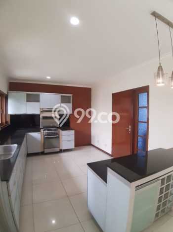 Disewakan! Rumah 3 Kamar Tidur &
3 Kamar Mandi di Kemang, Jakarta Selatan Disewakan! Rumah 3 Kamar Tidur &
3 Kamar Mandi di Kemang, Jakarta Selatan